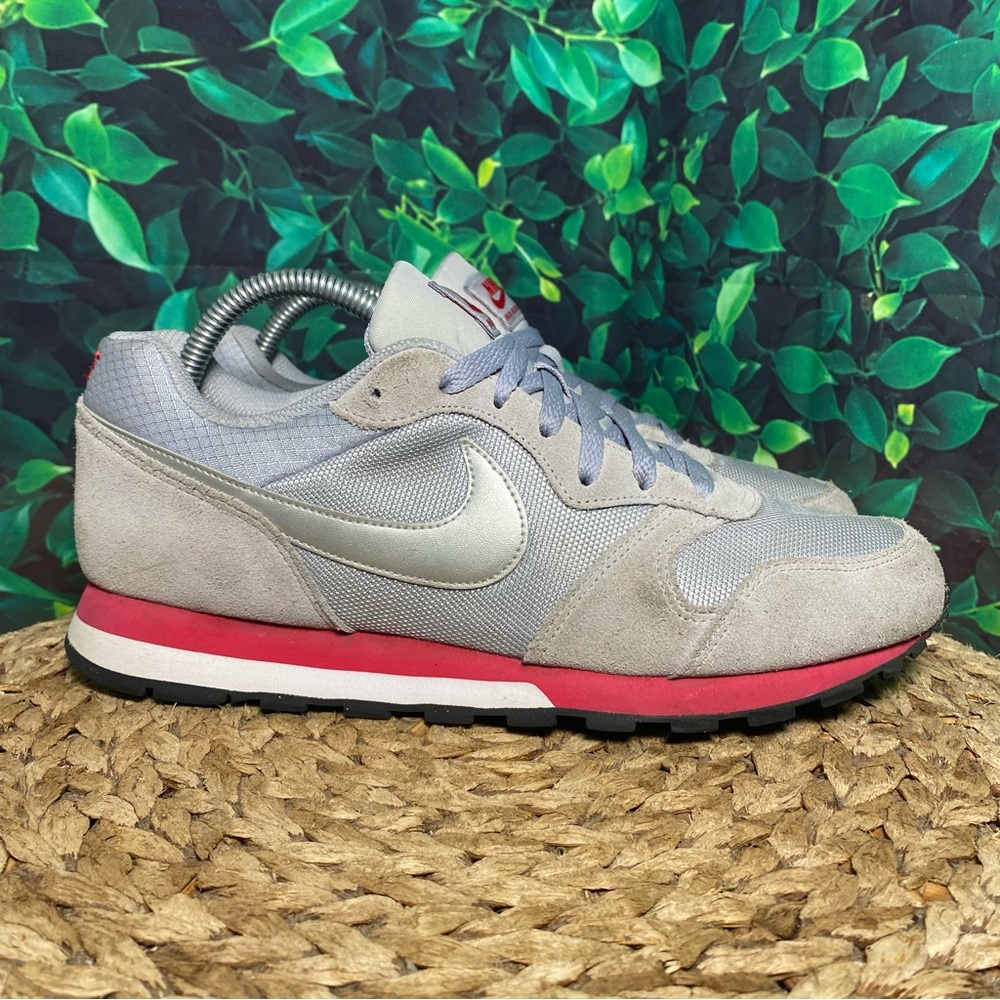 Nike md runner 2 grey red
